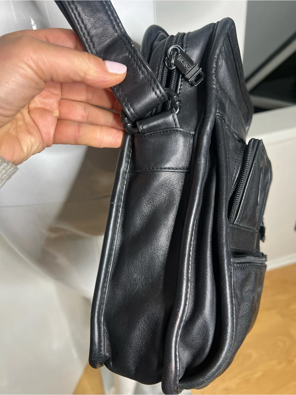 Tumi Black Leather Crossbody Messenger Adjustable Strap Bag
